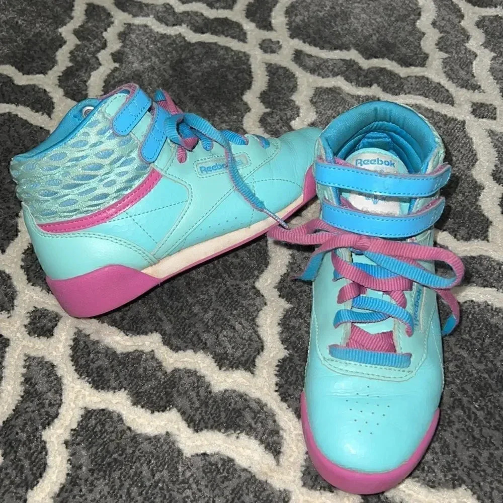 •Reebok•  ​